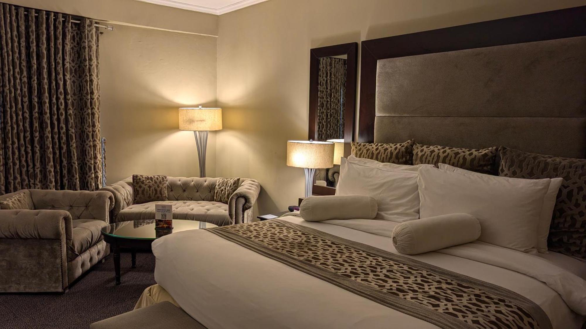 Four Points By Sheraton Lahore Exterior photo